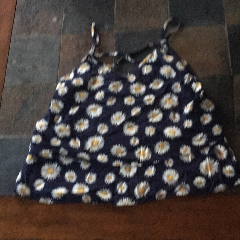 Nicer tank top// navy blue with daisies